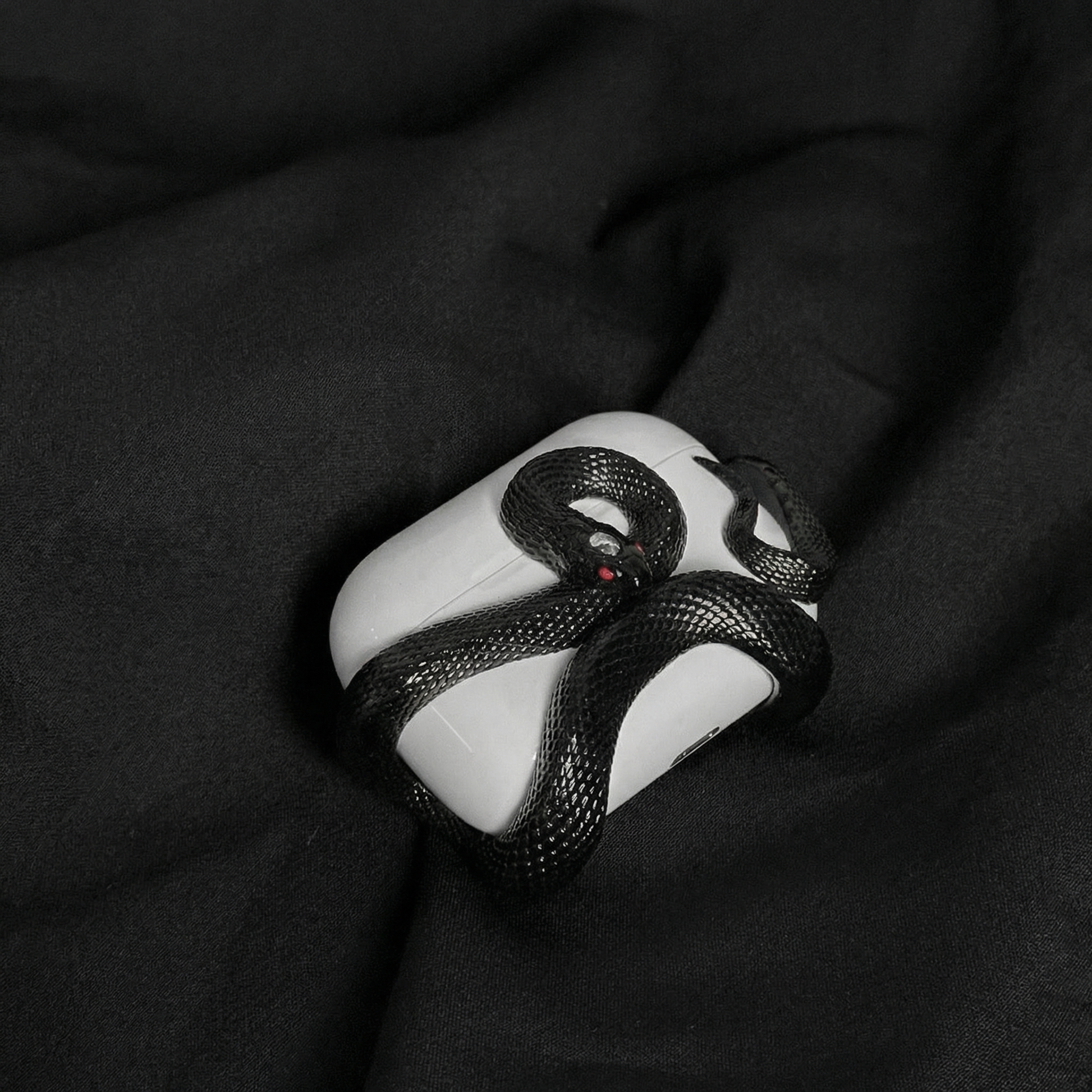 NØIR BLACK SERPENT CASE