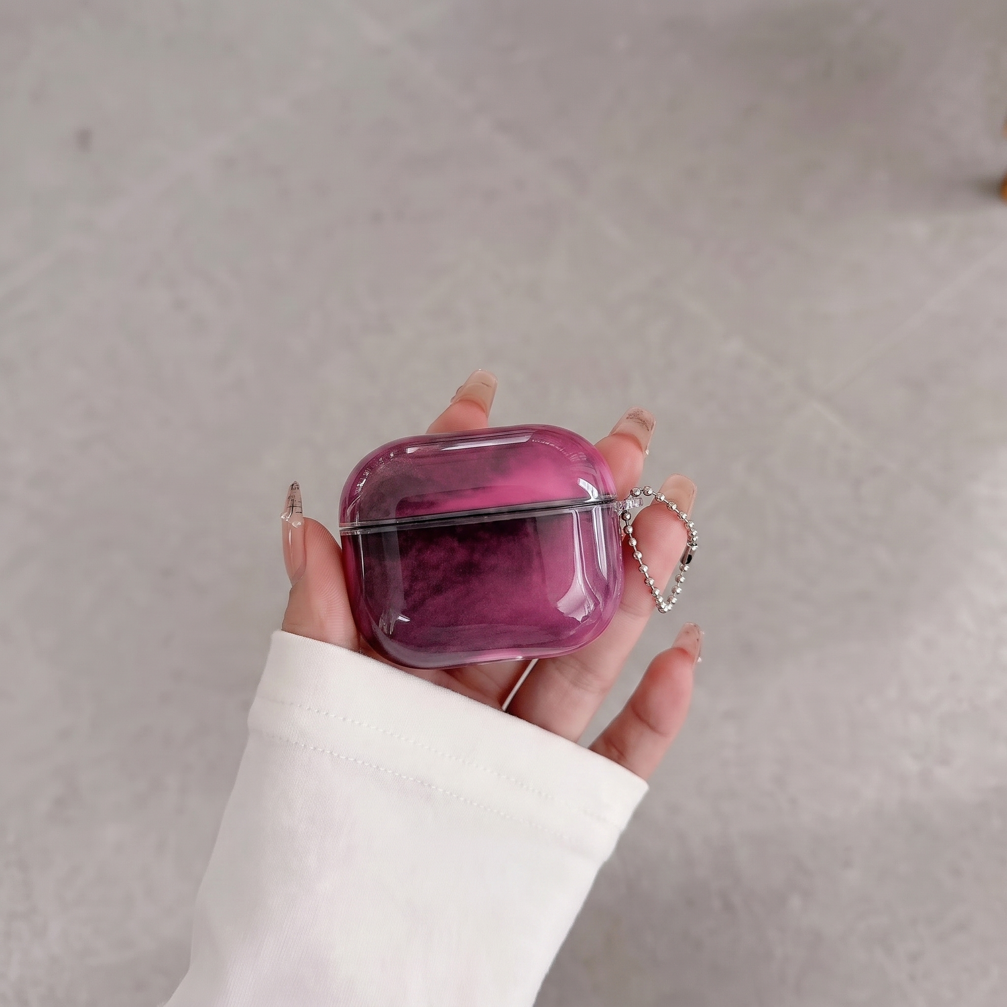 Funda NOIR rosa en la mano